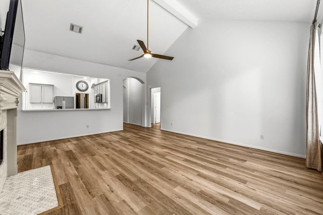 46 E Hobbit Glen Drive, The Woodlands, TX 77384