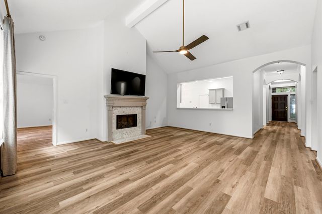 46 E Hobbit Glen Drive, The Woodlands, TX 77384