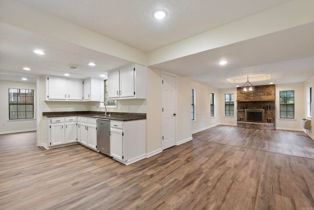 10 Woodbridge Drive, Conway, AR 72034