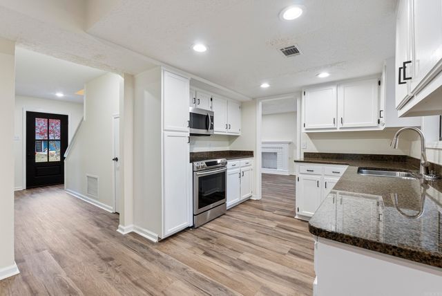 10 Woodbridge Drive, Conway, AR 72034