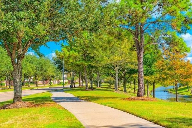 2111 Sailwind Drive, Pearland, TX 77584