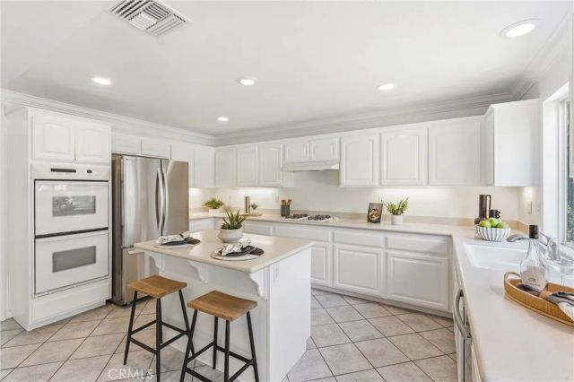 81 Linhaven, Irvine, CA 92602