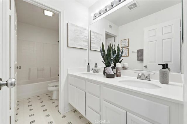 81 Linhaven, Irvine, CA 92602