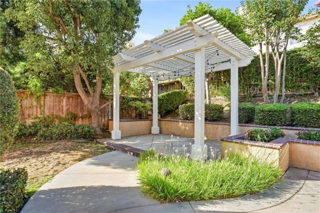 81 Linhaven, Irvine, CA 92602