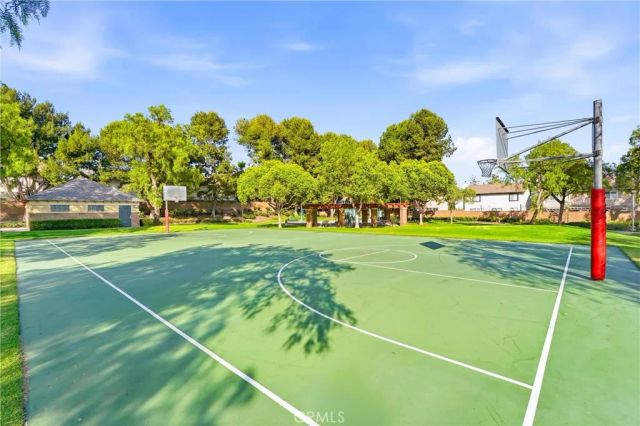 81 Linhaven, Irvine, CA 92602