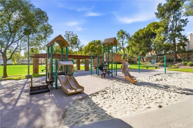 81 Linhaven, Irvine, CA 92602