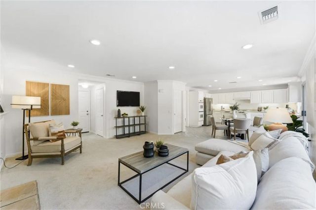 81 Linhaven, Irvine, CA 92602