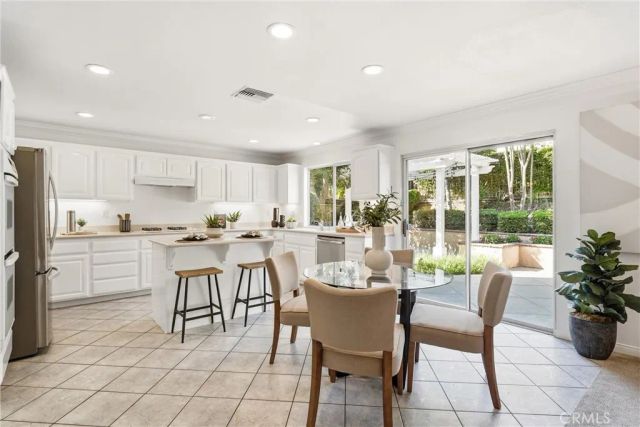 81 Linhaven, Irvine, CA 92602