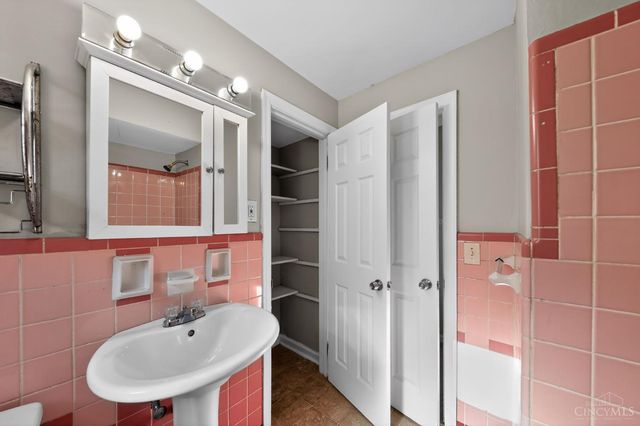 3118 Westwood Northern Boulevard, Cincinnati, OH 45211