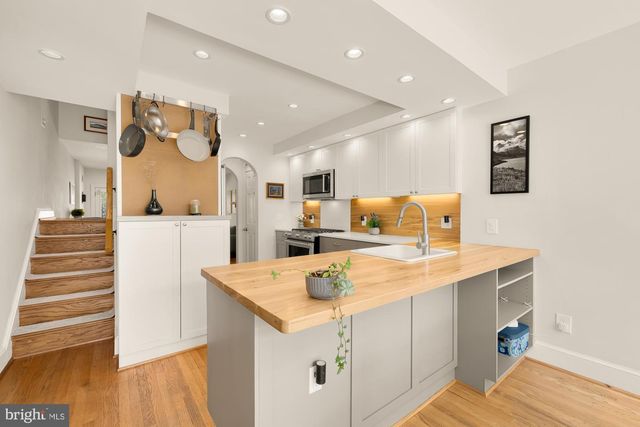 1736 V ST NW, Washington, DC 20009