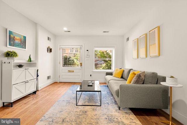 1736 V ST NW, Washington, DC 20009