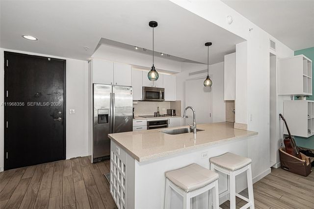 999 SW 1st Ave 3215, Miami, FL 33130