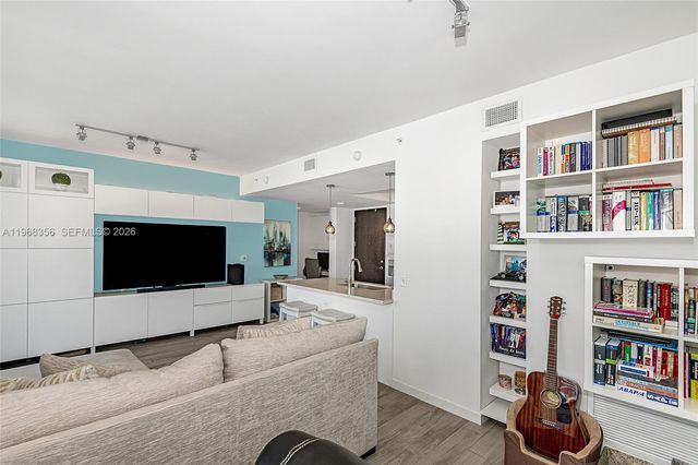 999 SW 1st Ave 3215, Miami, FL 33130