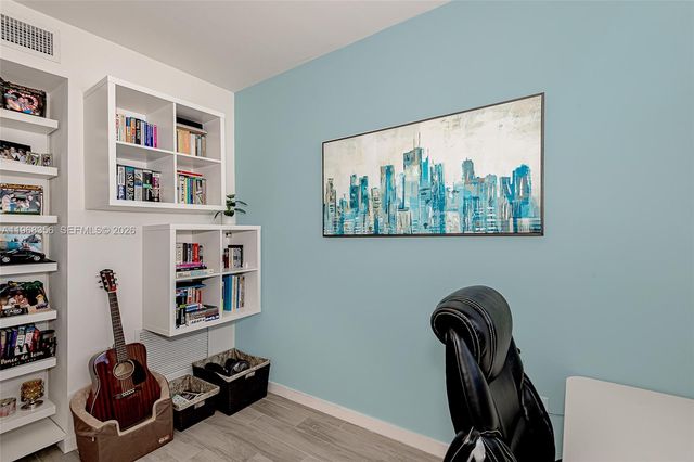 999 SW 1st Ave 3215, Miami, FL 33130