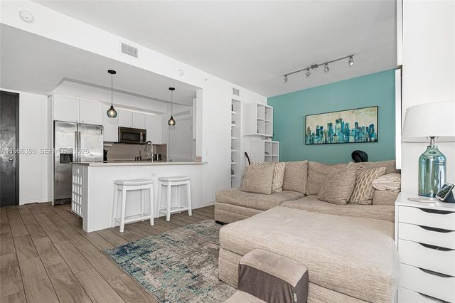 999 SW 1st Ave 3215, Miami, FL 33130