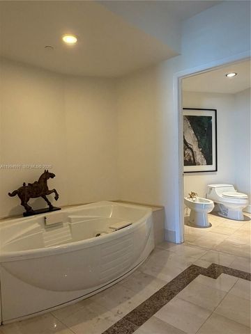 300 S Pointe Dr 2106, Miami Beach, FL 33139