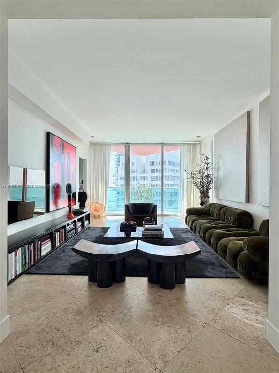 300 S Pointe Dr 2106, Miami Beach, FL 33139