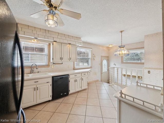 6450 Fenton Street, Dearborn Heights, MI 48127