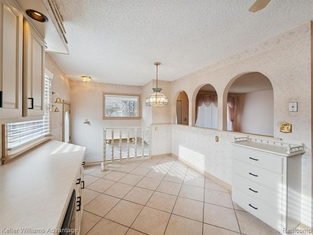 6450 Fenton Street, Dearborn Heights, MI 48127