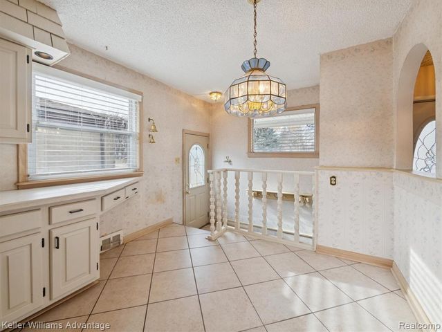 6450 Fenton Street, Dearborn Heights, MI 48127