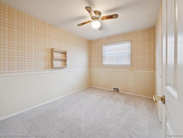 6450 Fenton Street, Dearborn Heights, MI 48127