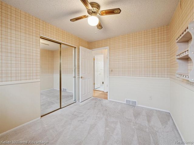 6450 Fenton Street, Dearborn Heights, MI 48127