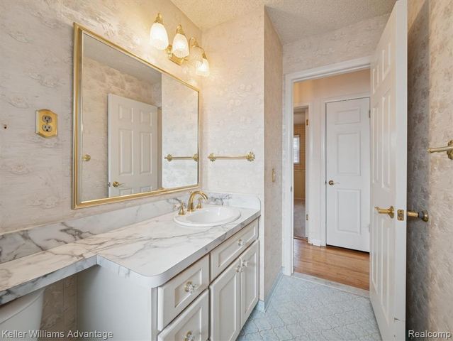 6450 Fenton Street, Dearborn Heights, MI 48127