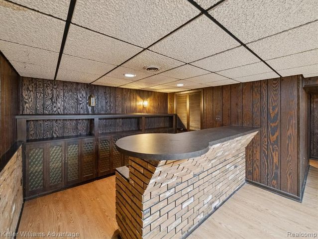 6450 Fenton Street, Dearborn Heights, MI 48127