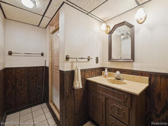 6450 Fenton Street, Dearborn Heights, MI 48127