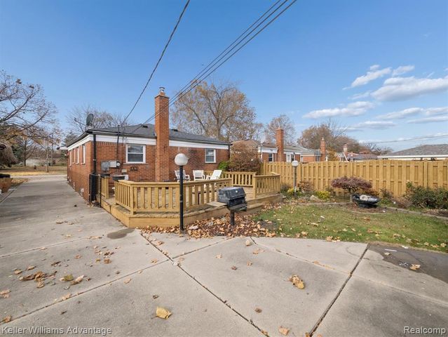 6450 Fenton Street, Dearborn Heights, MI 48127