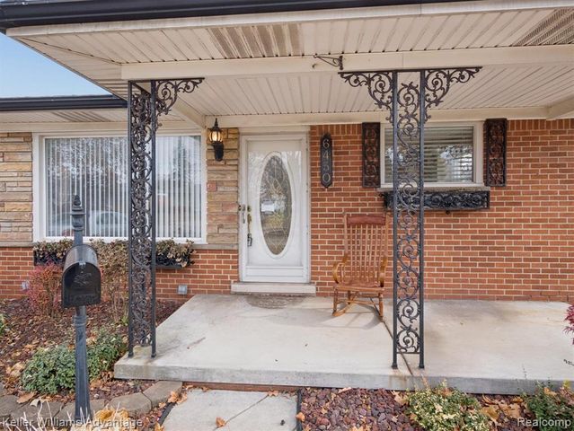6450 Fenton Street, Dearborn Heights, MI 48127