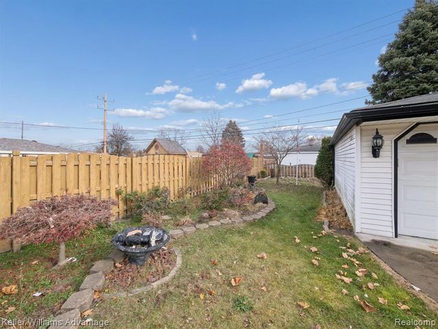 6450 Fenton Street, Dearborn Heights, MI 48127