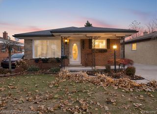 6450 Fenton Street, Dearborn Heights, MI 48127