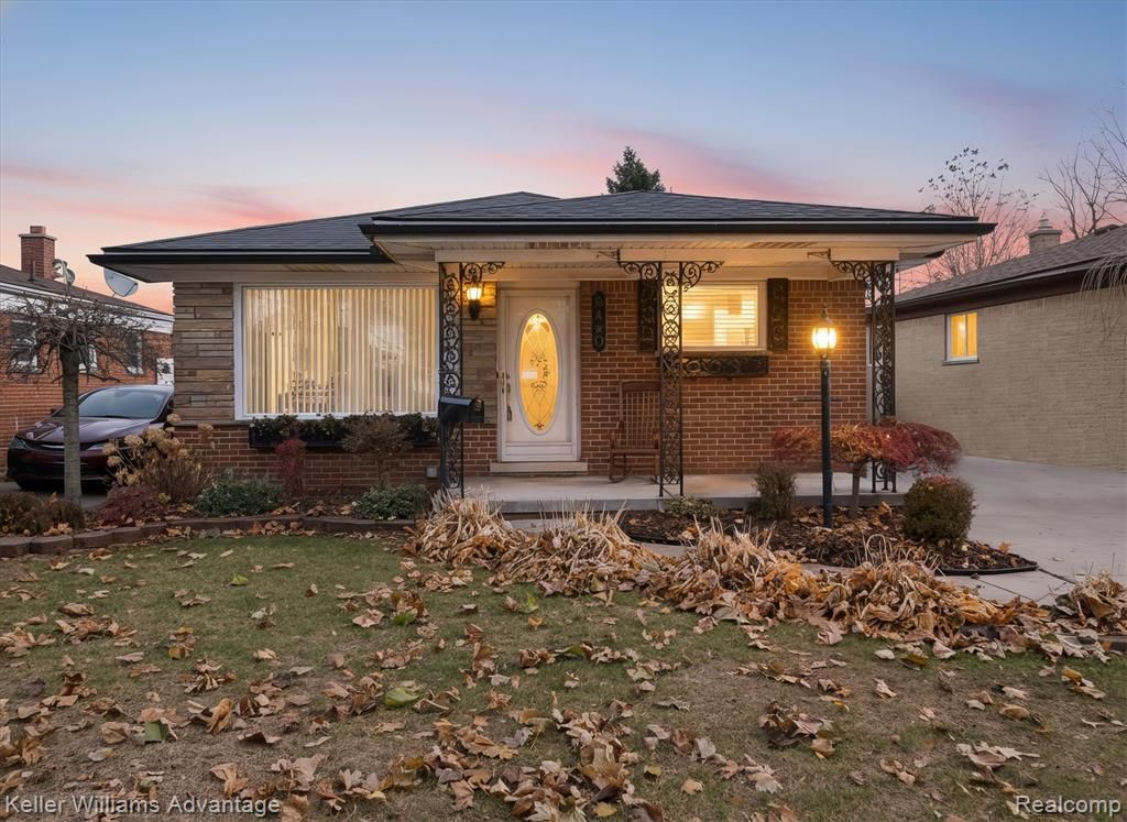 6450 Fenton Street, Dearborn Heights, MI 48127