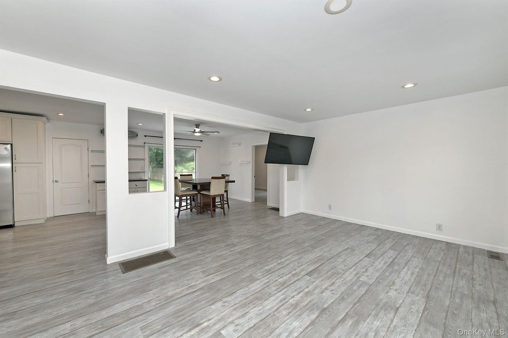 167 Rider Avenue, Patchogue, NY 11772 — photo 4