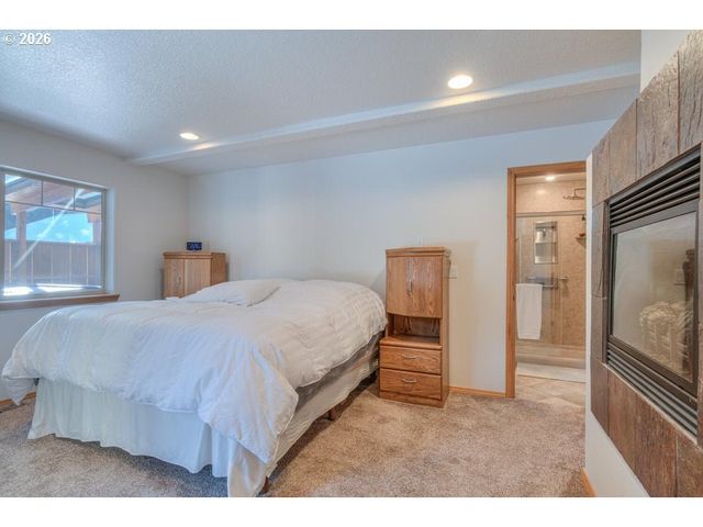 17879 KODIAK Ln, Bend, OR 97707