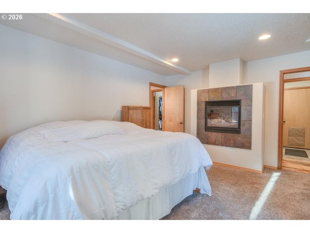 17879 KODIAK Ln, Bend, OR 97707