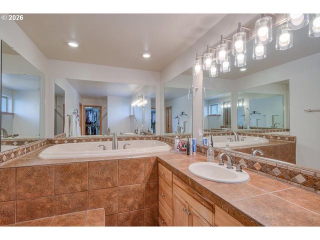 17879 KODIAK Ln, Bend, OR 97707