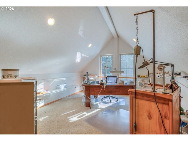 17879 KODIAK Ln, Bend, OR 97707
