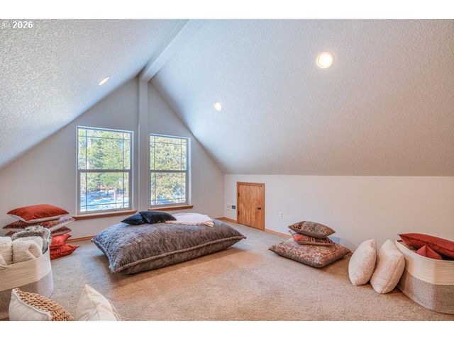 17879 KODIAK Ln, Bend, OR 97707