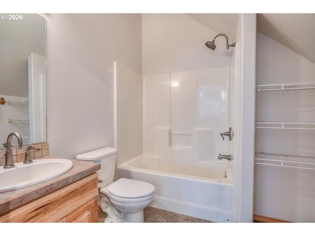 17879 KODIAK Ln, Bend, OR 97707