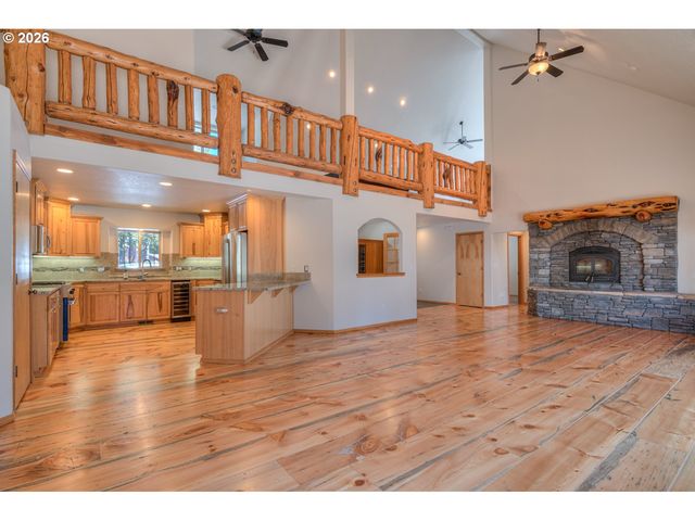 17879 KODIAK Ln, Bend, OR 97707