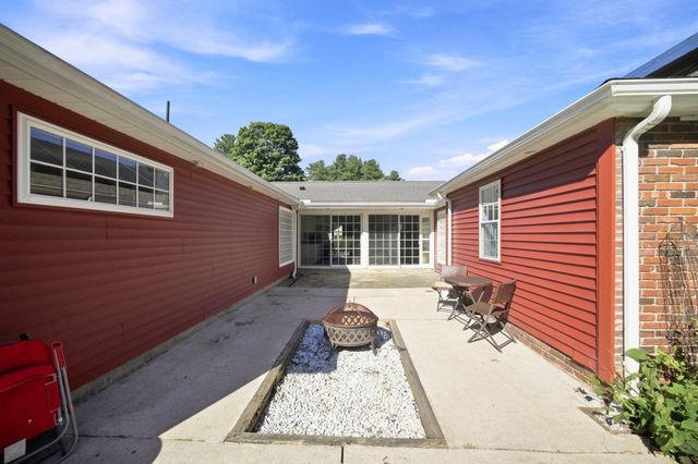 146 Huntington Rd, Russell, MA 01071