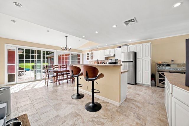 146 Huntington Rd, Russell, MA 01071