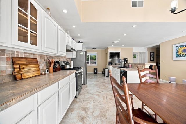 146 Huntington Rd, Russell, MA 01071