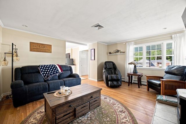 146 Huntington Rd, Russell, MA 01071