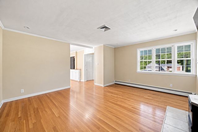 146 Huntington Rd, Russell, MA 01071