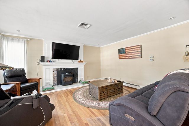 146 Huntington Rd, Russell, MA 01071
