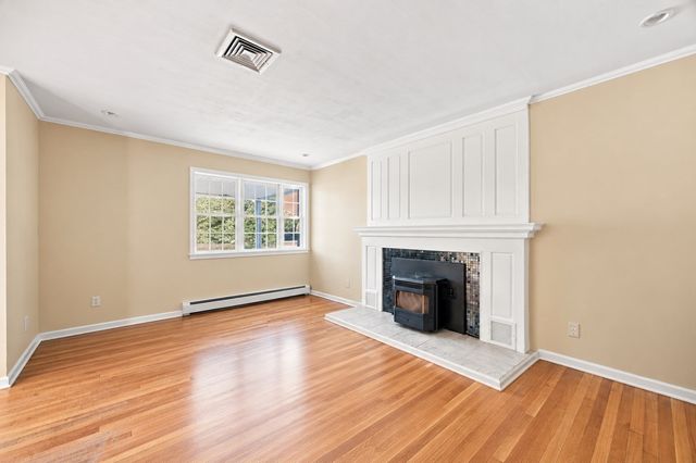 146 Huntington Rd, Russell, MA 01071
