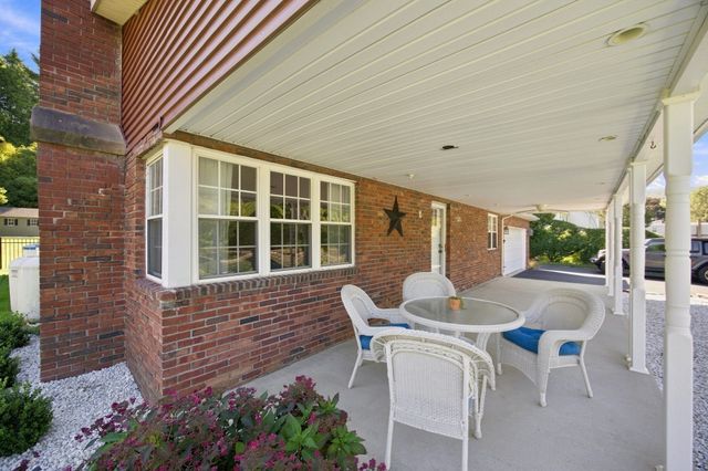 146 Huntington Rd, Russell, MA 01071